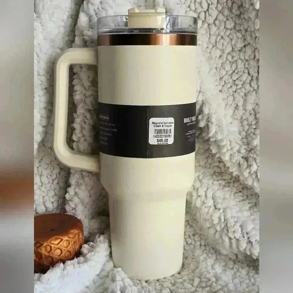 Stanley 40oz Magnolia Cream and Cooper - Picture 4 of 10